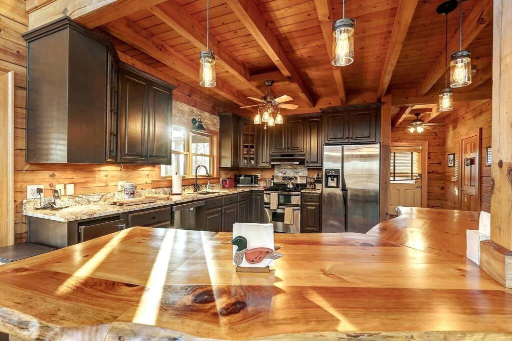Blue Ridge Bliss- Spacious Cabin, Pets, Hot Tub! Ngoại thất bức ảnh